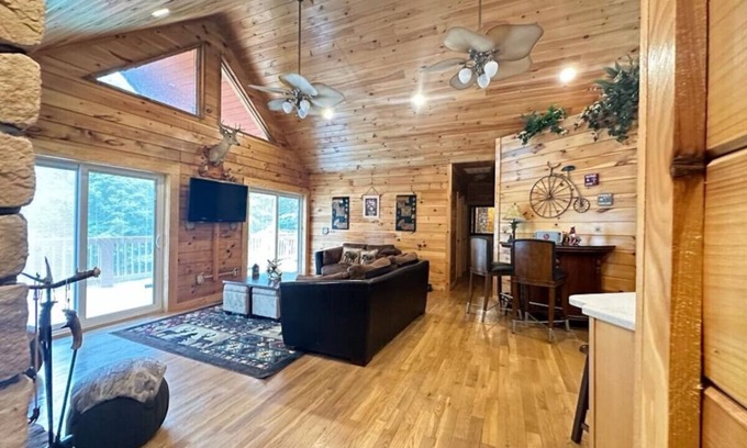 Grassy Creek Cabina | Dreamy Hidden Cabin in the Woods