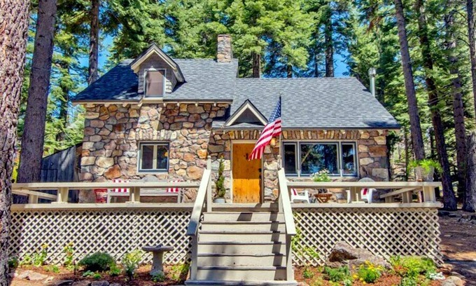 Sunnyside Cabina | Dreamy & Historic Stone Cottage in Tahoe City