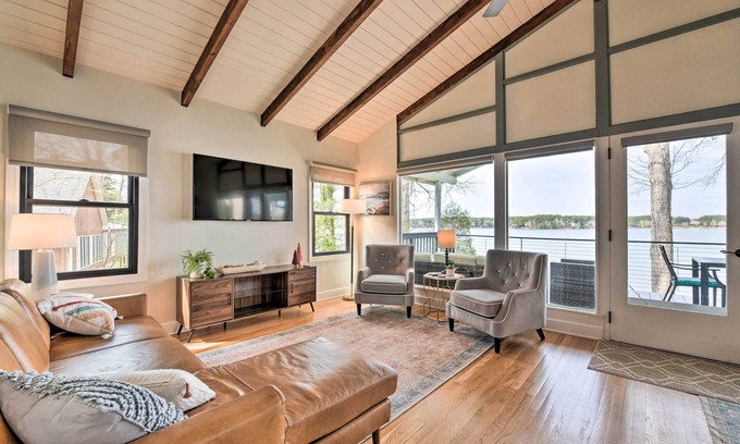 Troutman Cabaña | Dreamy Lake Norman Cottage w/ Panoramic Lake Views