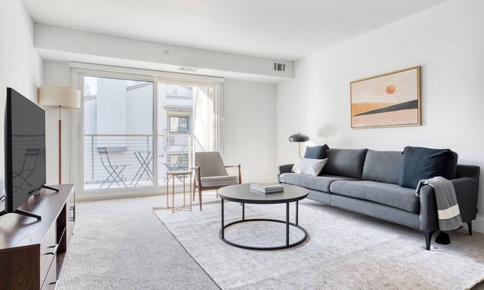 Sharon Heights Apartamento | Dreamy Menlo Park 1BR w/ Gym & W/D, easy highway access, by Blueground