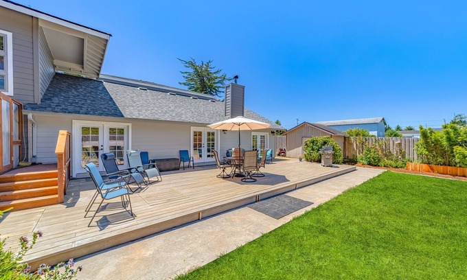 McKinleyville Casa | Dreamy NorCal home with large backyard, fast WiFi, deck & grill - ideal location