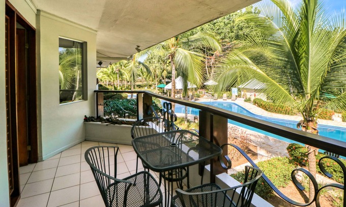 Damas Apartamento | Dreamy tropical gem with pool, lush gardens, private patio, & WiFi