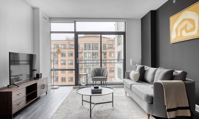Ballston Apartamento | Dreamy Virginia Square 1BR w/ Gym & W/D, steps to Metro, by Blueground