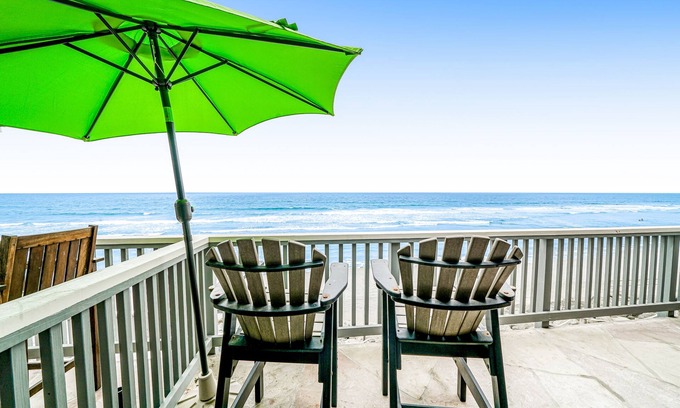 South Oceanside Condominio | Dreamy waterfront escape with balcony, high-speed WiFi, & beach access
