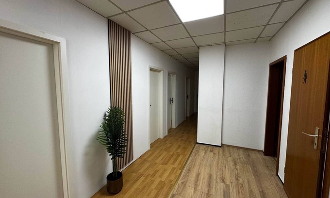 Dreieich Apartamento | Dreieich apartment 10 persons - 8 single rooms parking lot truck