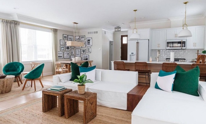 Michigan City Casa | Drift Away-Built for a crowd with a Fire pit!