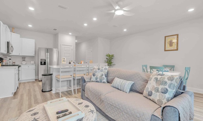 Gulf Breeze Casa | Drift Bay | Zoo, Boat Ramp, Foosball, Beach!