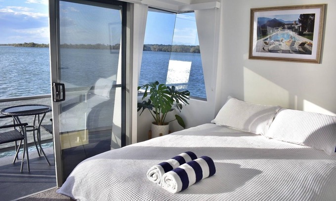 Steiglitz Alquiler De Eote | Drift Flotel - Luxury Houseboat Experience