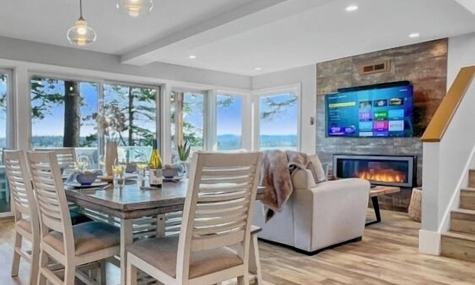 Lummi Island Casa | Driftwood Dreams: Beautiful PNW retreat w/ view!