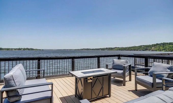 Granbury Casa | Driftwood Hideaway