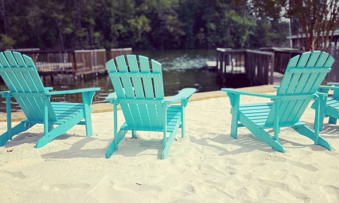 New London Casa | Driftwood Lake House - Cozy quiet cove!