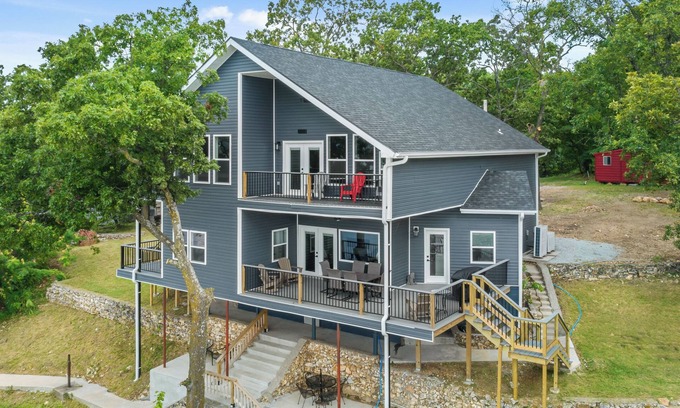 Fairland Casa | Driftwood Lodge: Boat Dock, Game Room & Lake Views