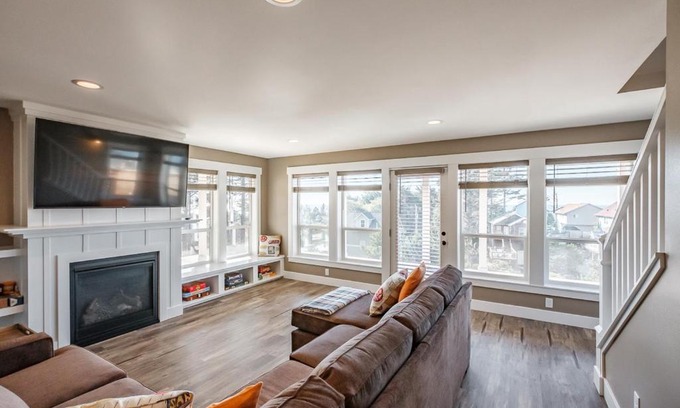 Nelscott Casa | Driftwood Star