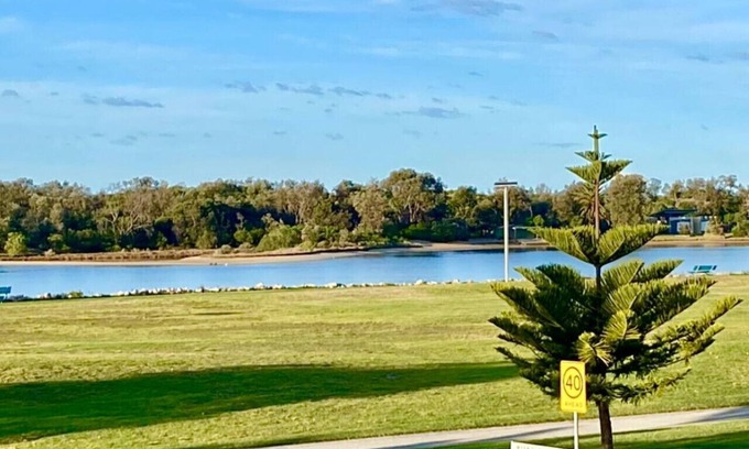 Lakes Entrance Apartamento | Driftwood Townhouse 2 Waterfront-Central Location