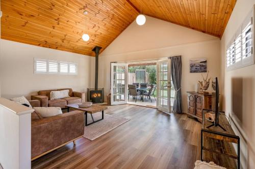 Dunsborough Casa | Driftwood - True Beachside Bliss with Games Galore