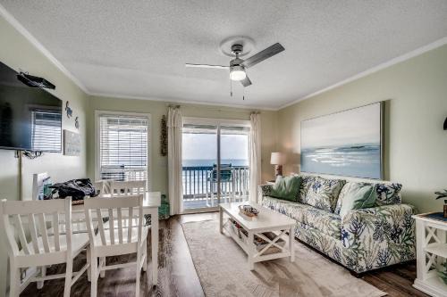North Myrtle Beach Casa | Drifty Daze Oceanfront Suite w Pool