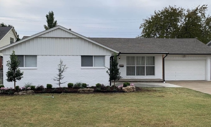 Tulsa Casa | Driller’s Den III Newly Remodled-4 bdrm/3 bath-Close to Expo and Midtown