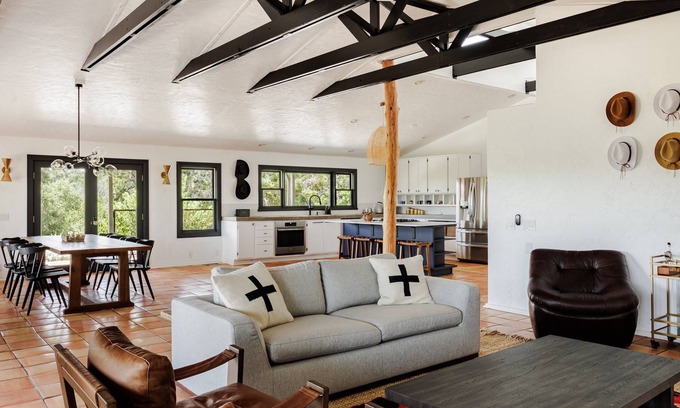 Johnson City Casa | Dripping Springs Homestead - Bunkhouse w/ Amazing Views and Natural Serenity