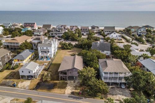 Pawleys Island Casa | Drop Anchor A Dog-Friendly Home with Beach Access