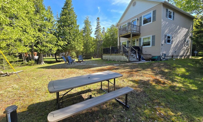 Drummond Casa | Drummond Island Hotel & Vacation Homes - Markus Retreat