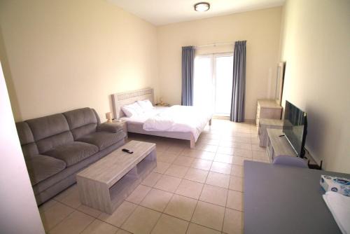 Discovery Gardens Apartamento | DRUVYA HOLIDAY HOMES, Bld DG079, Street No,3 Discovery Gardens, Close to The Gardens Metro 3 minutes walkable