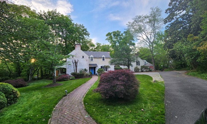 Taylor Run Casa | Drybrook Historic Estate, near Oldtown Alexandria/DC