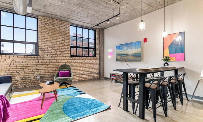 Warehouse District Apartamento | DT 2KBD 2BA Steps from Target Field+ Gym + Kitchen + Laundry