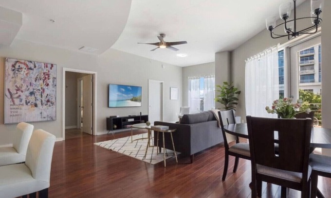 South Eola Apartamento | DT Beautiful 1000 sq ft 1 BDRM