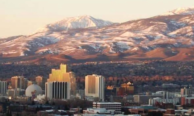 Northwest Reno Casa | DT Reno - Modern Home, Private Patio, Workspace