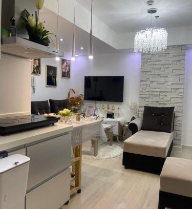 Paranaque Apartamento | DT Suites and Resorts at Azure Paranaque