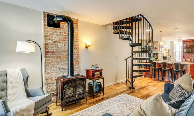 Downtown Casa | Dtwn at Your Door: Historic Frederick Gem w/ Yard!