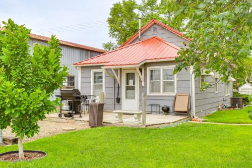 Belleville Casa | Dtwn Belleville Home with Yard Less Than 1 Mi to High Banks