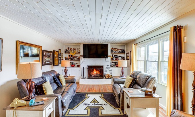 Boone Casa | NUEVO-Downtown Boone Home, Walk to Appalachian State