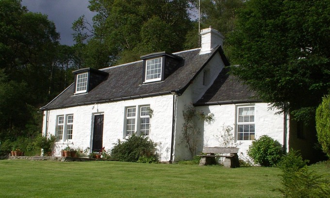 Kilcreggan Cabaña | Dubh Loch Cottage a orillas del lago Lomond. Gran jardín y arroyo