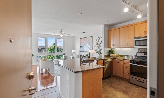 Dublin Condominio | DUBLIN CONDO - LOTS OF NATURAL LIGHT, WALKING DISTANCE FROM BART, PET FRIENDLY