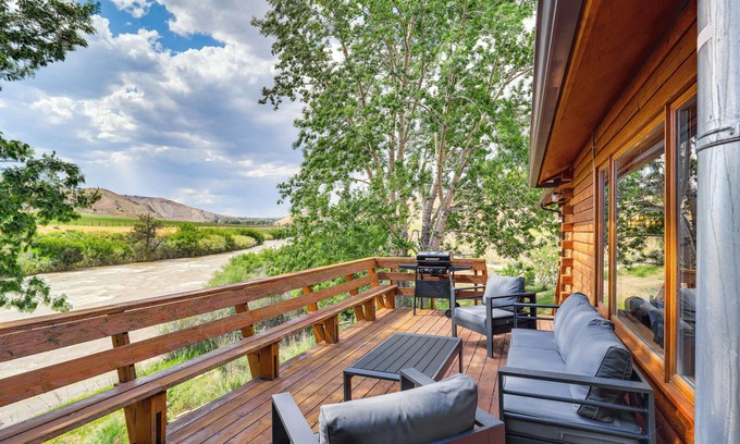 Dubois Cabina | Dubois Riverfront Lodge w/ On-Site Fishing & Views