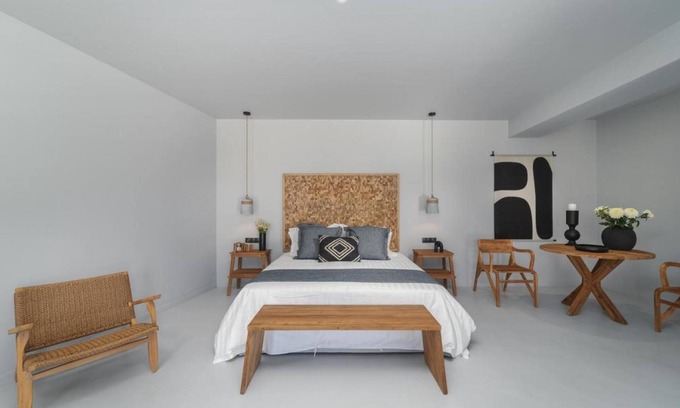 Nikiana Casa | Duchess Suite - Cavalier Suites