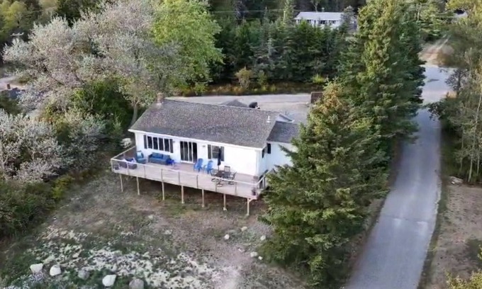 West Tremont Casa | Duck Cove Cottage overlooking beautiful Blue Hill Bay
