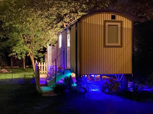 Upper Killay Apartamento | Duck House - 1 Bed Shepherds Hut - Gower