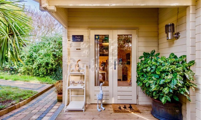 Pyecombe Casa | Duck Lodge B&B with Hot Tub