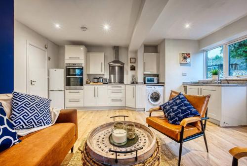 Dudley Casa | Dudley-5 Beds-contractors-parking-long Stay!