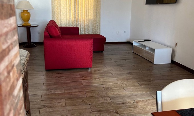 Gaula Casa | DuDu House, 10 minutes drive from the airport!
