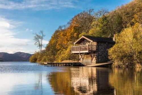 Penrith Casa | Duke of Portland Boathouse on the shore of Lake Ullswater ideal for a romantic break