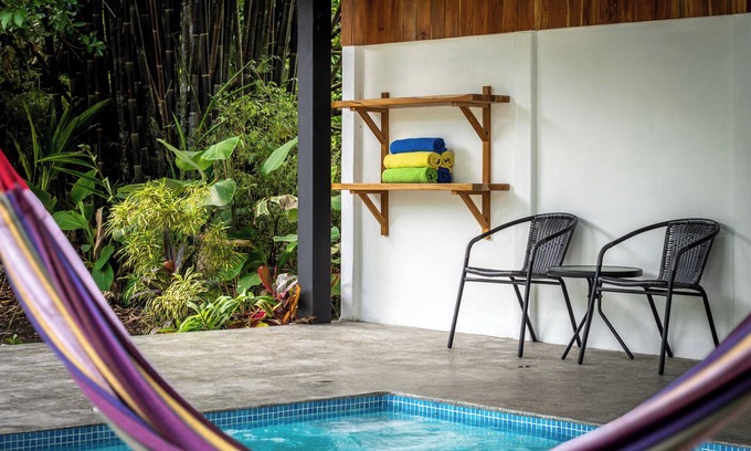 Puerto Jiménez Apartamento | Dulce Olas - Cozy Guesthouse with Pool and Beach Access near Cabo Matapalo