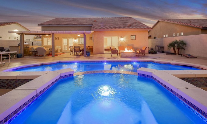 Coachella Casa | Dulce Vida: Pool, Spa, Table Games, Fire Pit, BBQ!