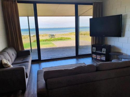 Melville Casa | Dun Workin - Absolute Beachfront
