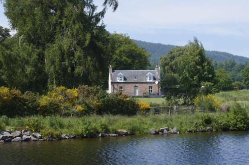 Scaniport Casa | Dunaincroy Farmhouse