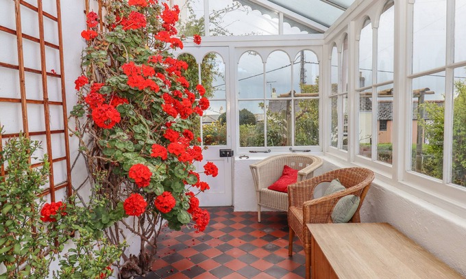 Teignmouth Cabaña | DUNCOMBE, pet friendly, country holiday cottage in Teignmouth