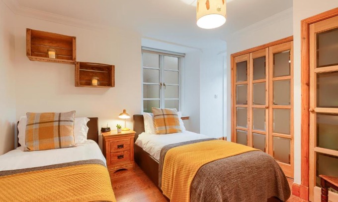 Comrie Casa | Dundas Flat, 1 bedroom, Comrie
