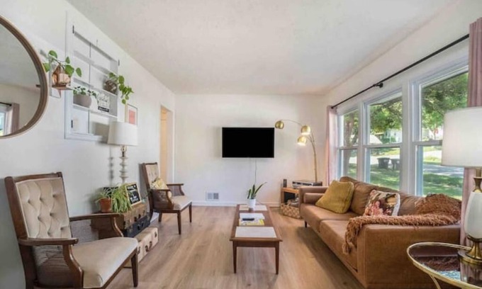 Dundee-Happy Hollow Historic District Casa | Dundee Den - Walkable Charming Neighborhood